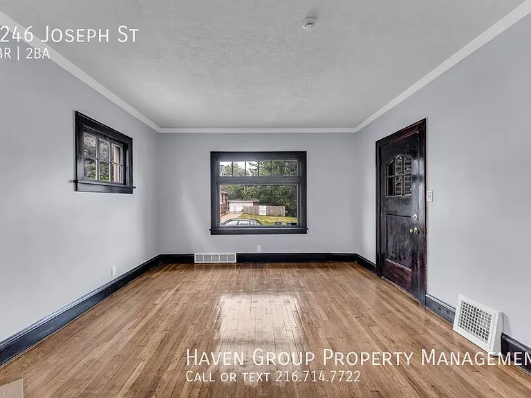 5246 Joseph St — Photo 4