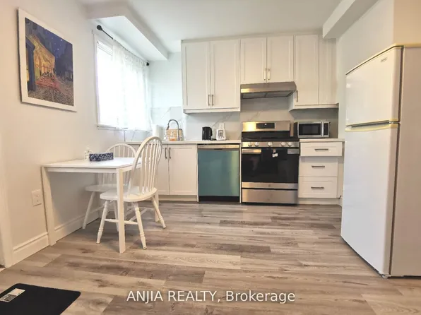 256 Homewood Ave #1, Toronto, ON M2R 2N3