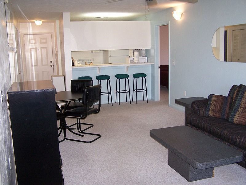 Common area living/dining