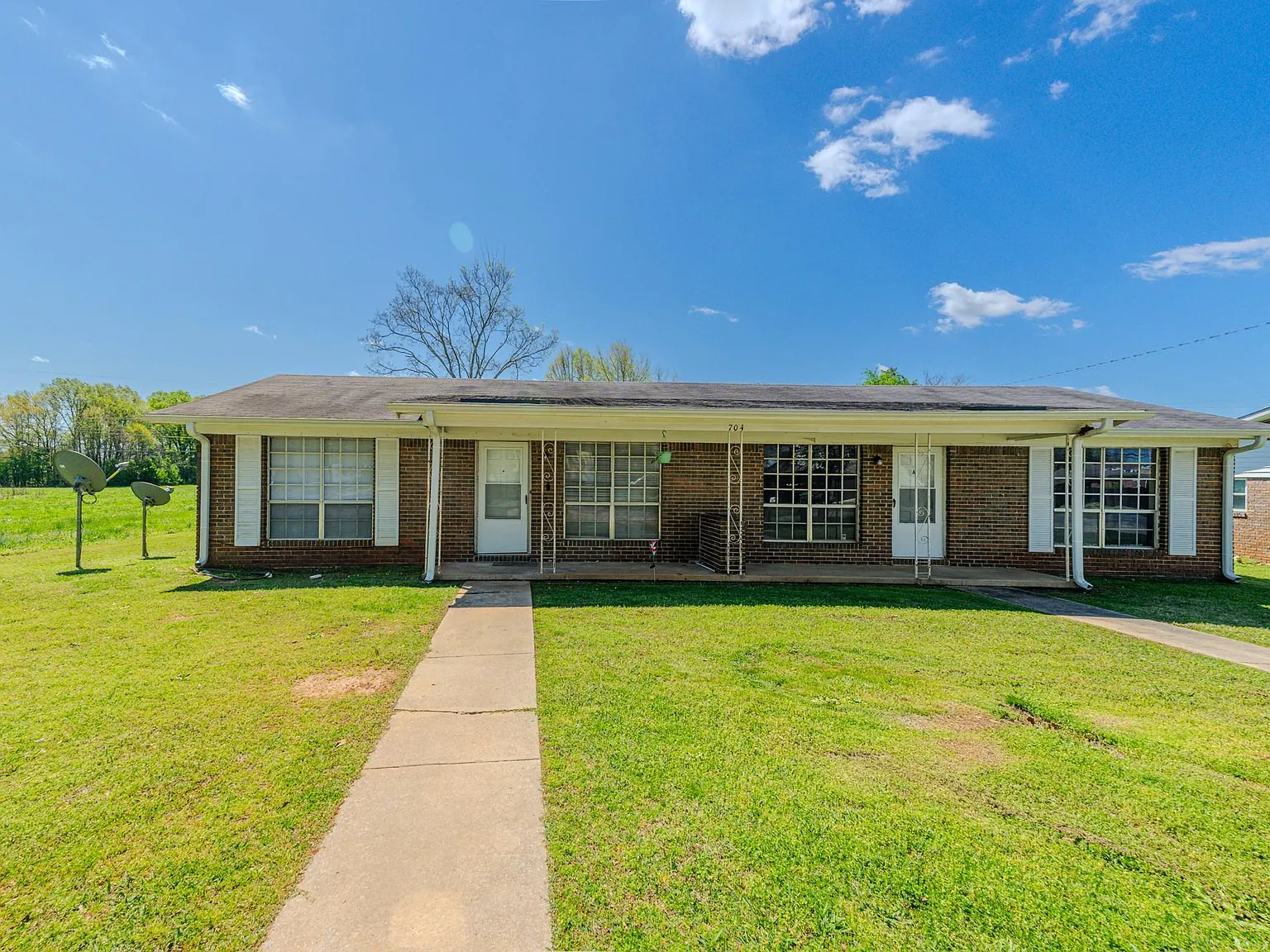 704 Candler Ave — Photo 1