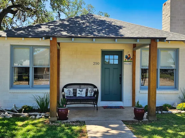 250 Patterson St., Medina, TX 78055