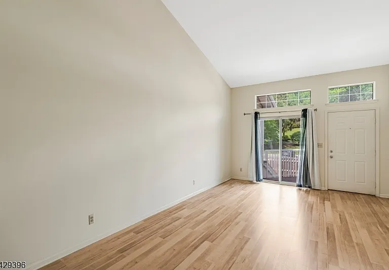 44 Spruce Ct — Photo 7