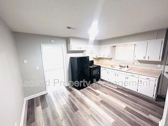 4th image of 3341 Pinewood Ave #A