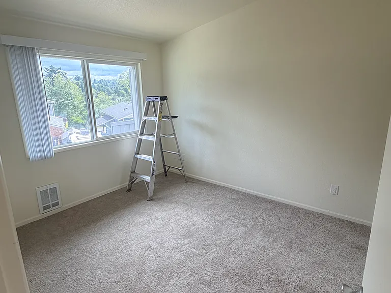 5th Pl S — Photo 10