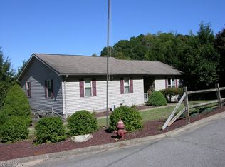 27 Mound Manor St, Saint Marys, WV 26170