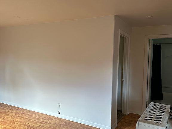 3rd image of 1216 8th Ave SE