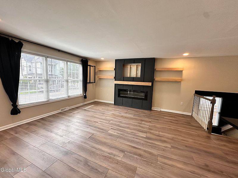 5th image of 562 3rd Avenue