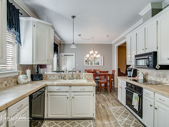 3rd image of 118 Summit Dr