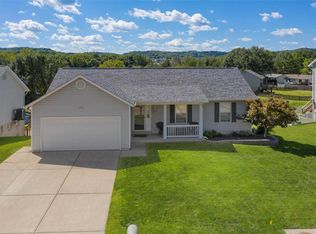 218 Pebble Creek Ct, Imperial, MO 63052