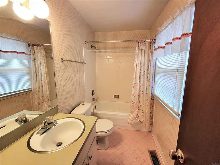 4046 Camellia Dr #1 — Photo 13