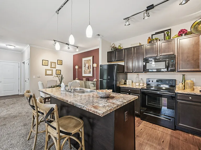 Brinley Place — Photo 5