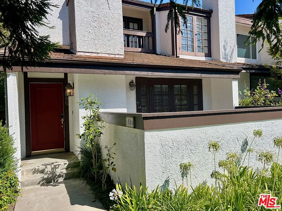 3 bed, 3.0 bath, 1767 sqft, $5,700 — Photo 2