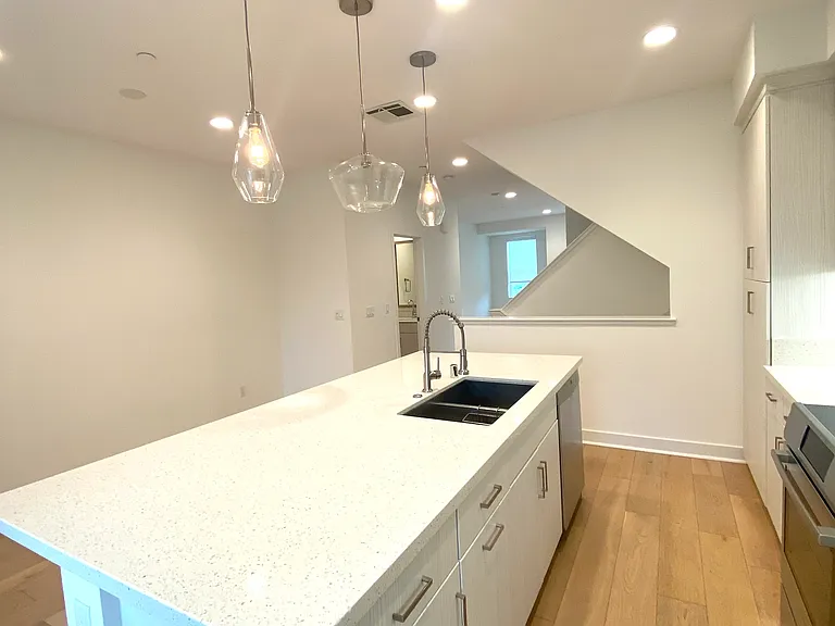 1427 Pullman Way — Photo 5