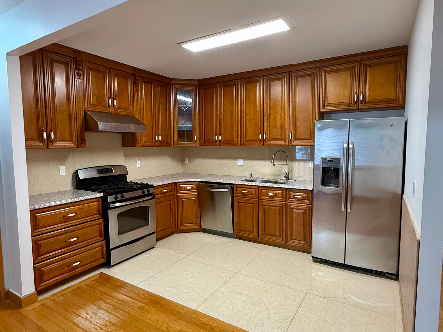 2 bed, 1000 sqft, $3,000 — Photo 2