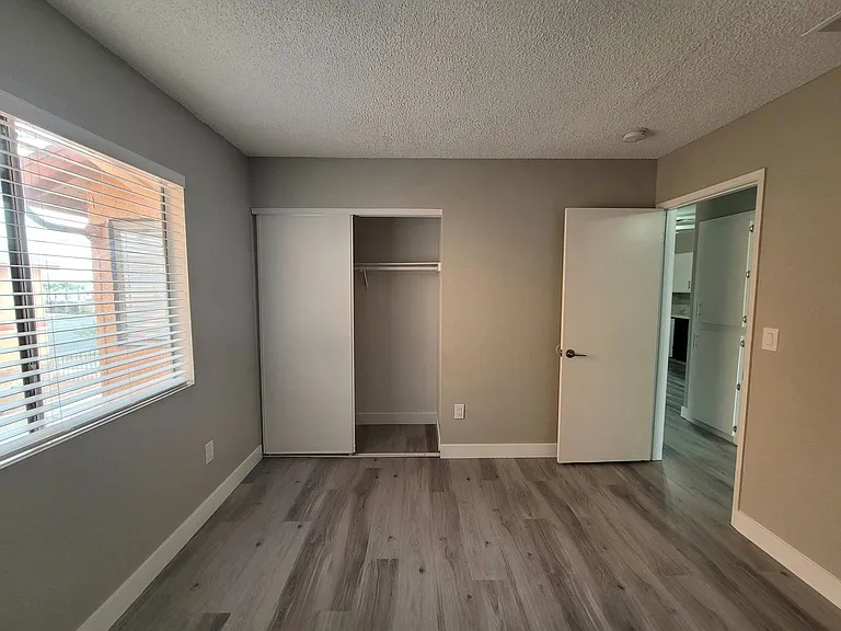 Cora Apartments — Photo 15