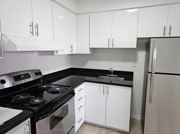 2 Orchard Heights Blvd #222, Aurora, ON L4G 3W3