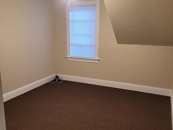 4th image of 999 Roosevelt Ave #3