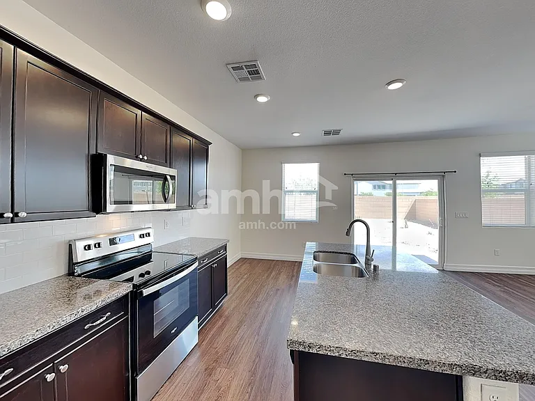 5804 Petronius St — Photo 3