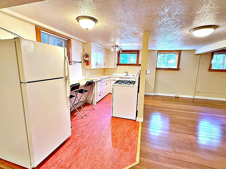 1240 N Wygant St — Photo 9