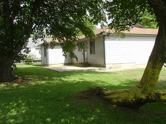 5th image of 825 Armstrong Dr