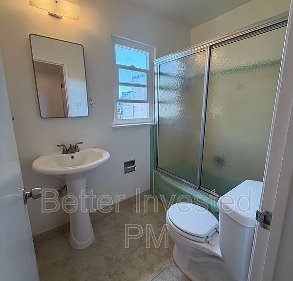 2400 39th Ave #9 — Photo 5