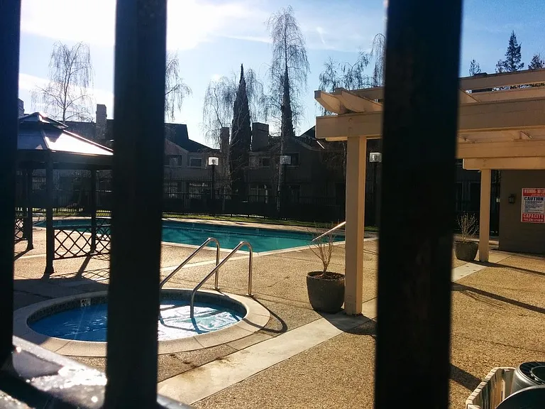 1644 Parkview Green Cir — Photo 12
