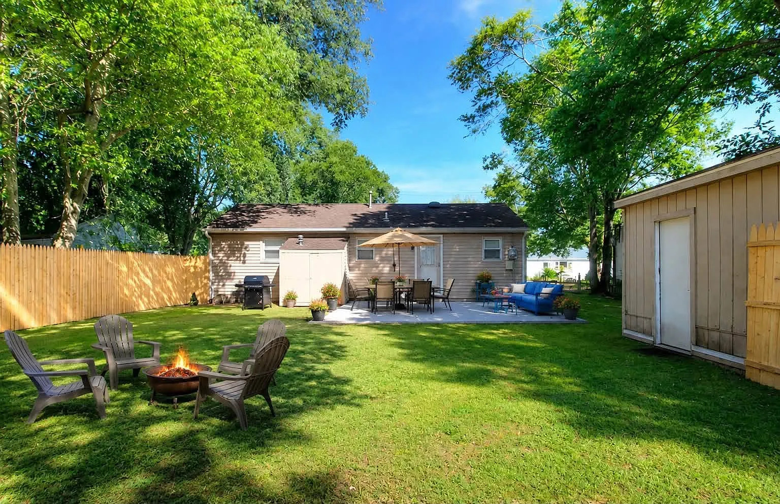 3 bed, 900 sqft, $2,300 — Photo 3