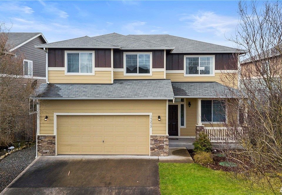 Beautiful 2011 home in sought-after Yelm community of Cherry Meadows.