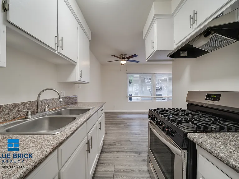 1145 Elden Ave #5 — Photo 4
