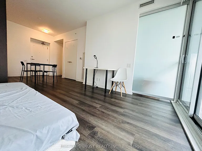15 Grenville St #1708 — Photo 4