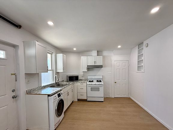 3rd image of 534 Kearny Ave APT 1L