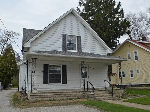 1044 W Temperance Rd, Temperance, MI 48182