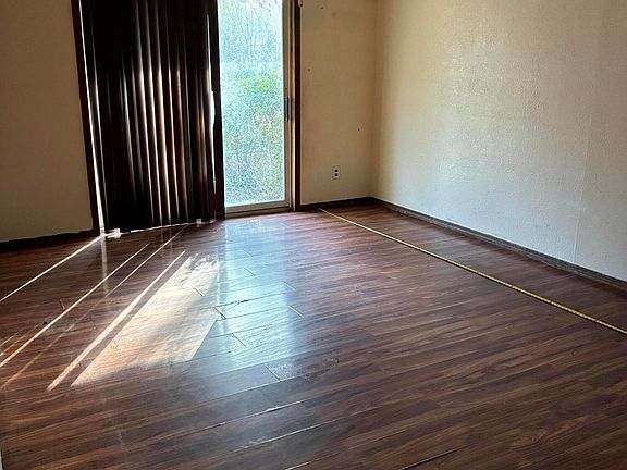 5th image of 304 City Limit Rd