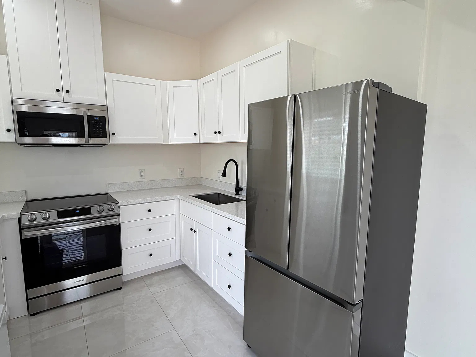 1 bed, 420 sqft, $1,700 — Photo 2