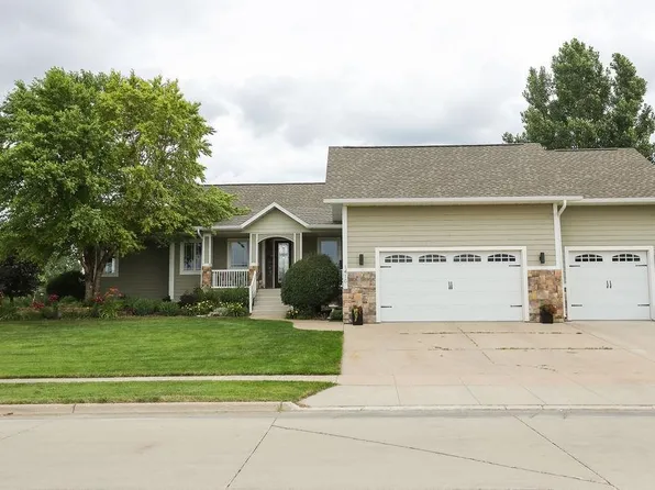 1410 35th St, Spirit Lake, IA 51360