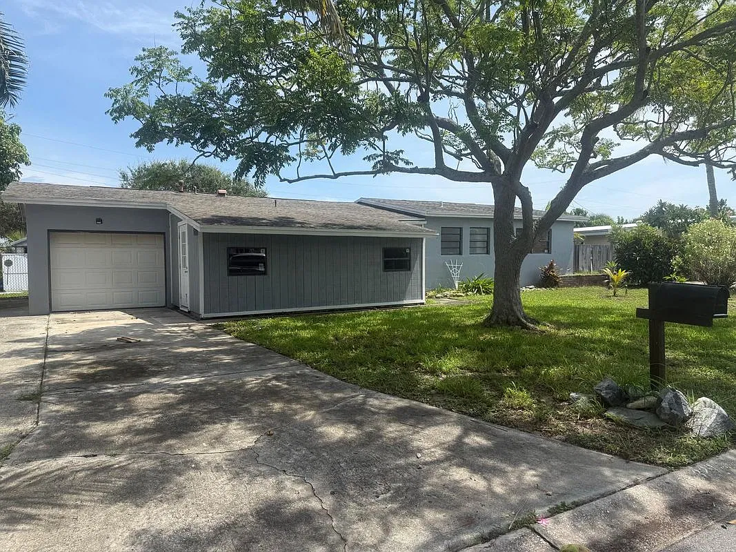 3 bed, 2.0 bath, 1440 sqft, $2,300 — Photo 1