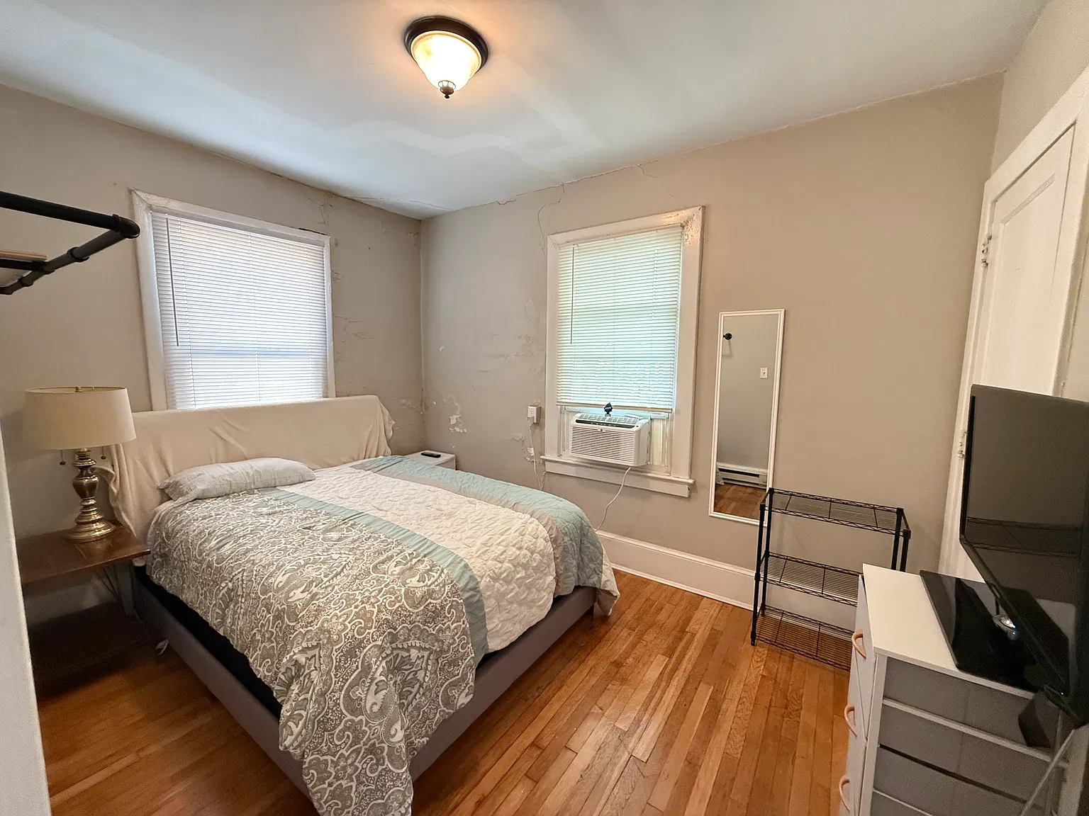 1 bed, 900 sqft, $1,050 — Photo 3