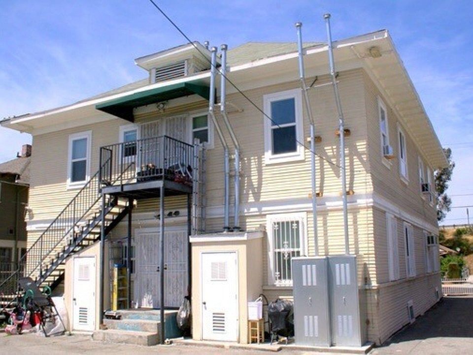 2nd image of 1276 W 22nd St