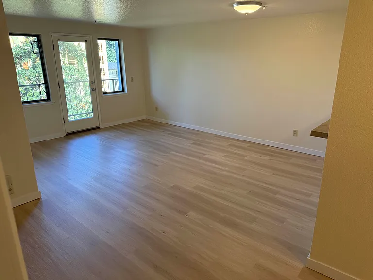 Portage Bay Apartments — Photo 10