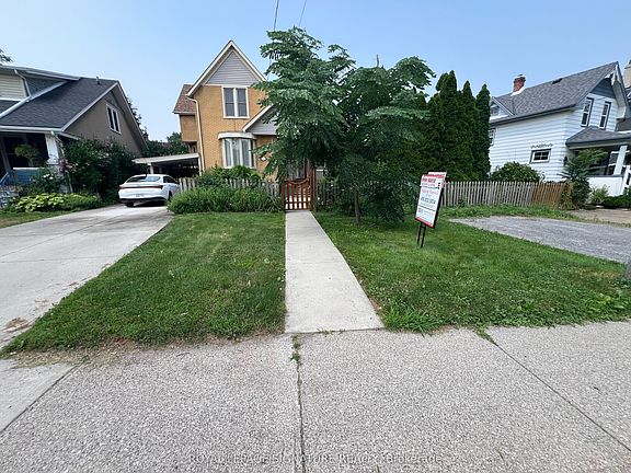 3rd image of 141 York St