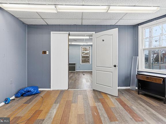 5th image of 212 W Main St