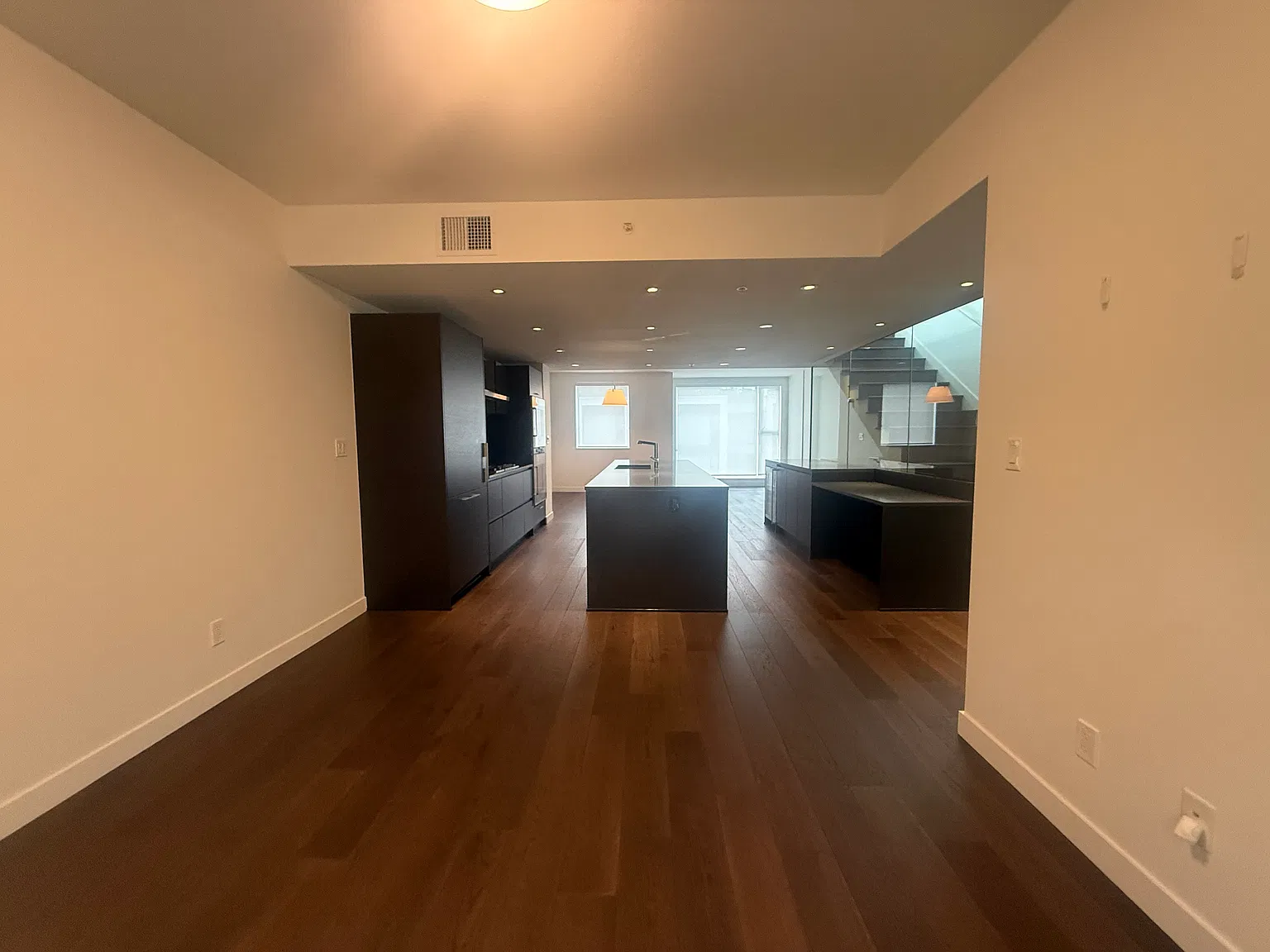 2 bed, 2.5 bath, 1714 sqft, $5,600 — Photo 3