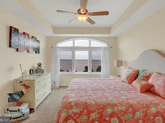4th image of 103 Irving Ave N #505