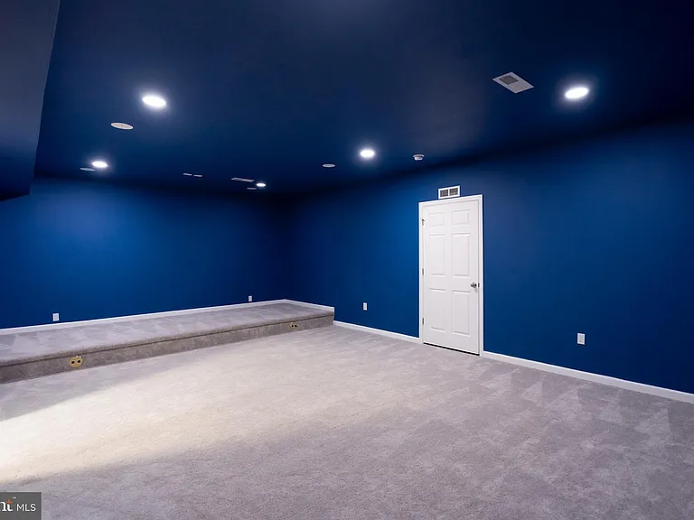 610 Kent Ct — Photo 18
