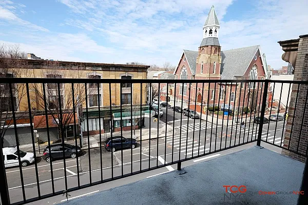 Rented by Keller Williams NYC | media 20