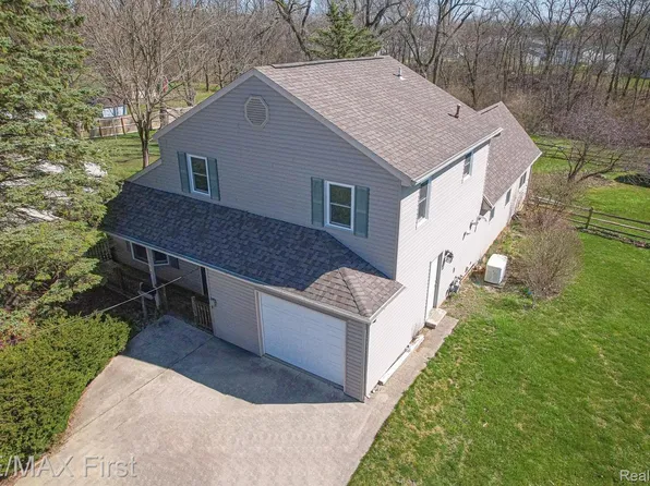 715 Oak St, Dundee, MI 48131