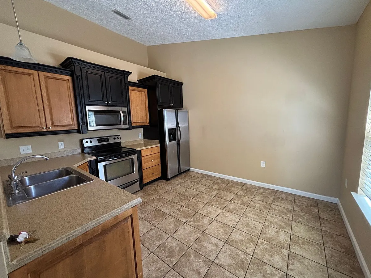 Building Photo - 2611 Avondale Ct