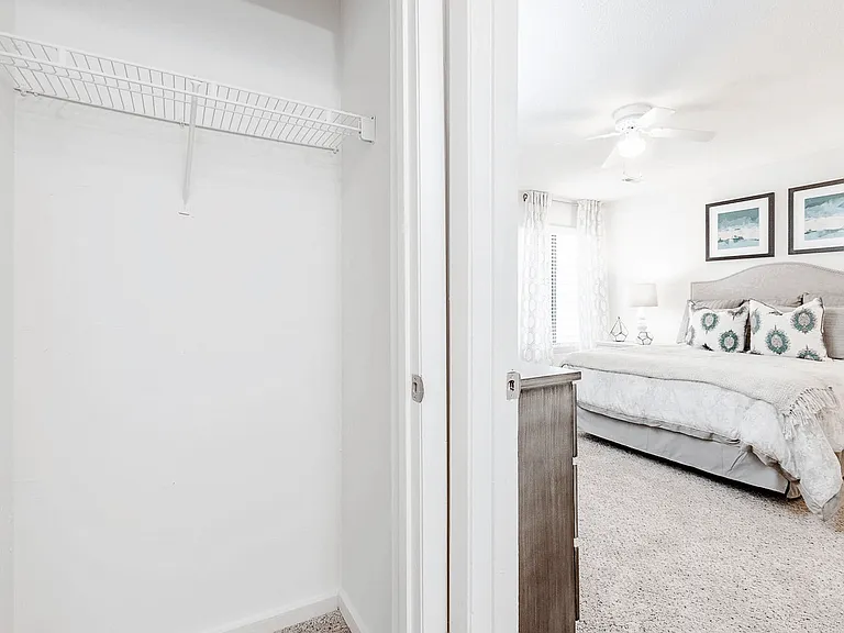 Regency Park Apartment Homes — Photo 19