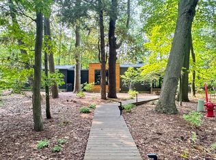 979 Singapore Dr, Saugatuck, MI 49453