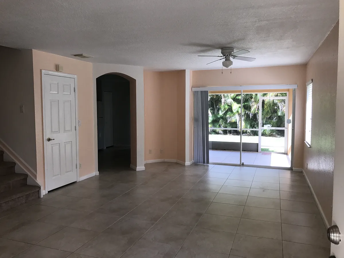 Building Photo - 6109 Reynolds St #1